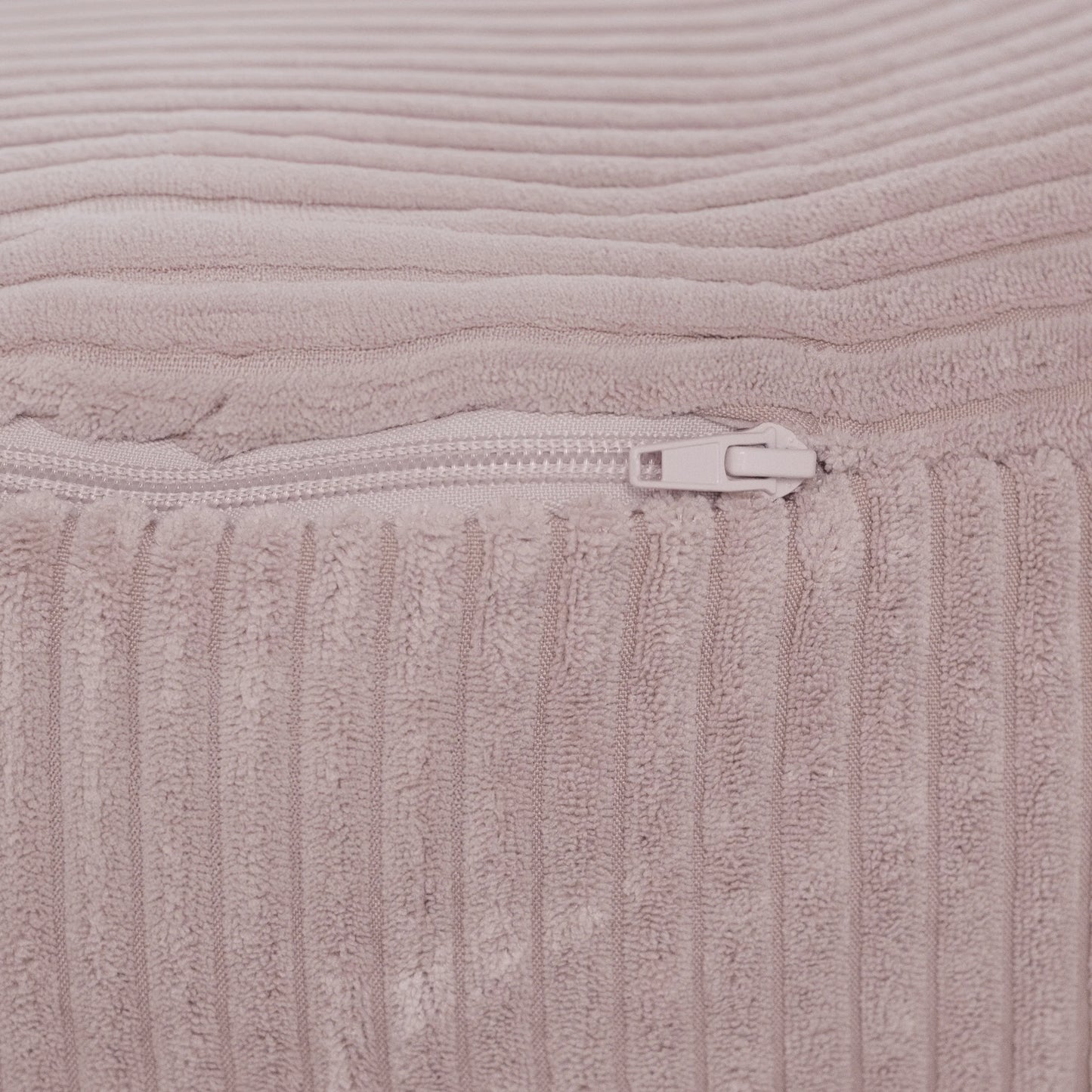 Matière avec fermeture du pouf en velours côtelé