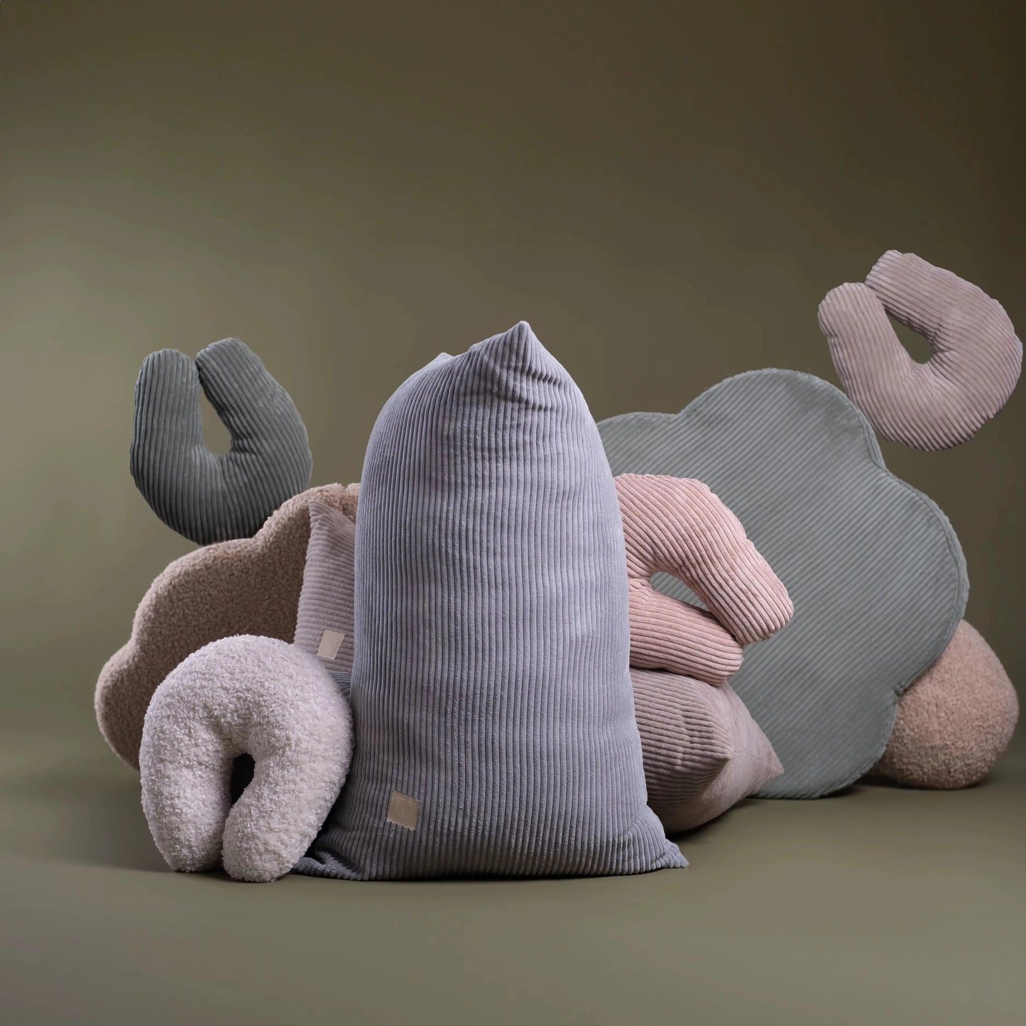 LoungeBear - Pouf Haricot marron en velours côtelé | 120x80cm