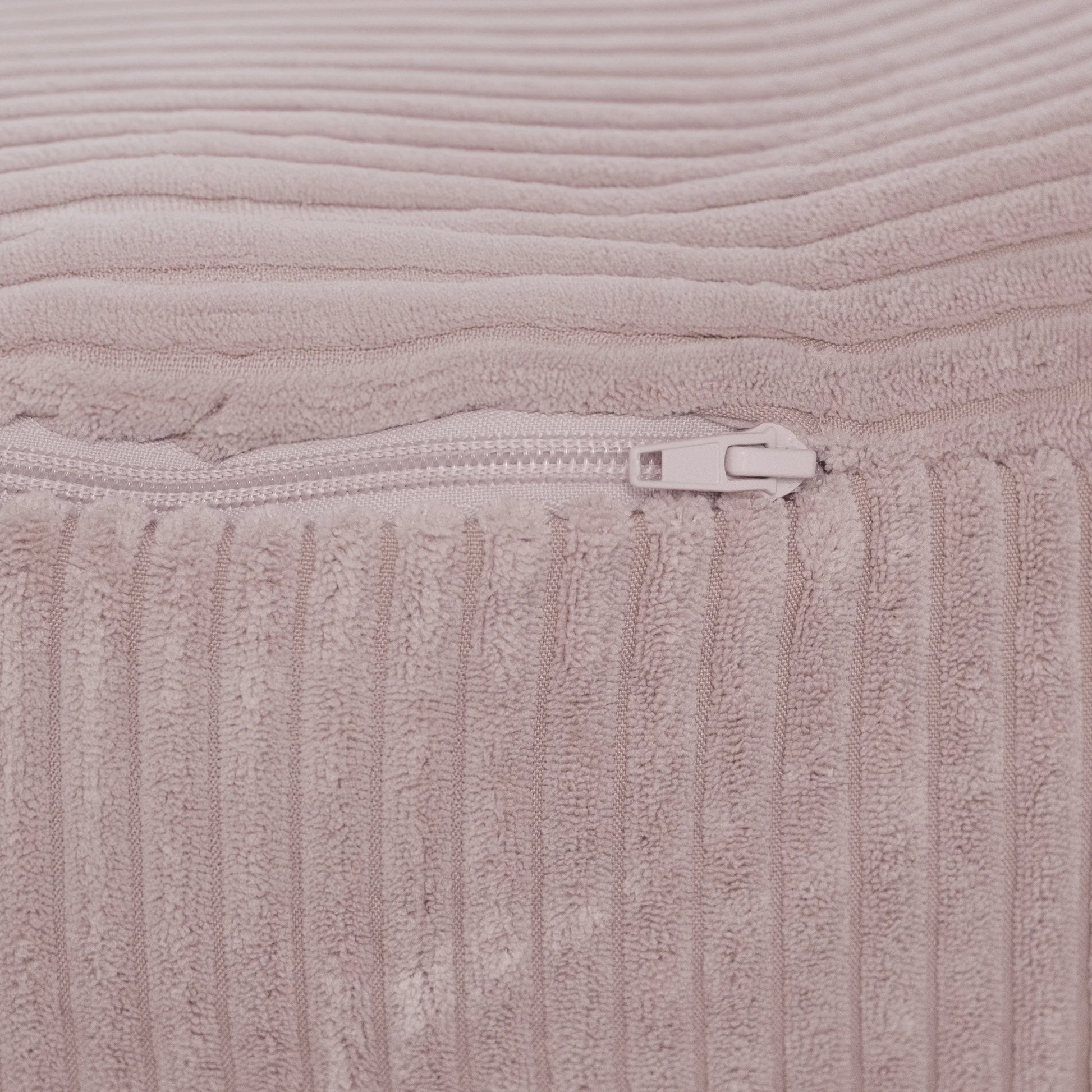 Matière avec fermeture du pouf en velours côtelé 