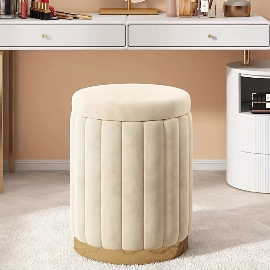 Mise en avant du pouf crème avec rangement en velours