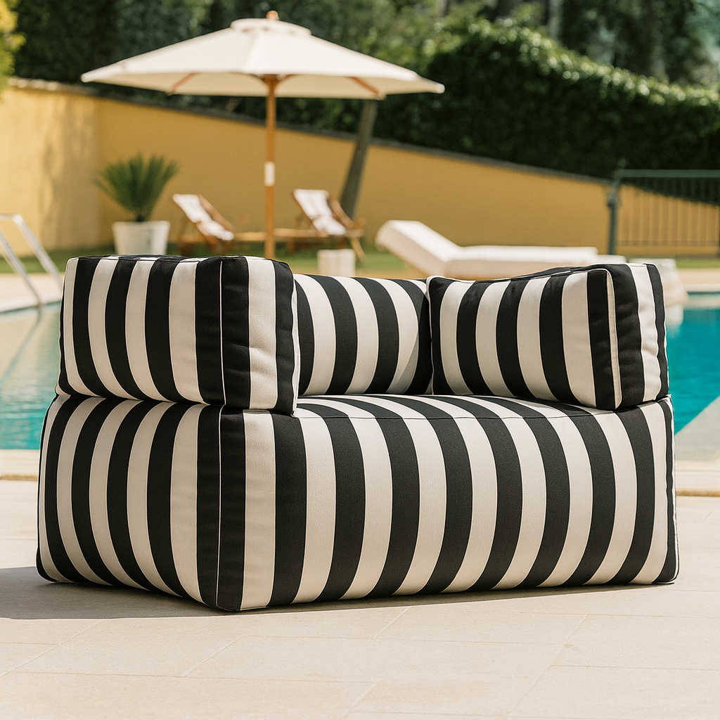 Photo d'extérieur du Pouf fauteuil pour extérieur à rayure noir et blanc en Oxford imperméable 